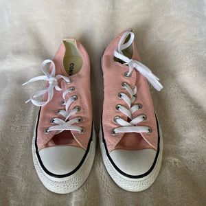 Light Pink Converse low top 7.5